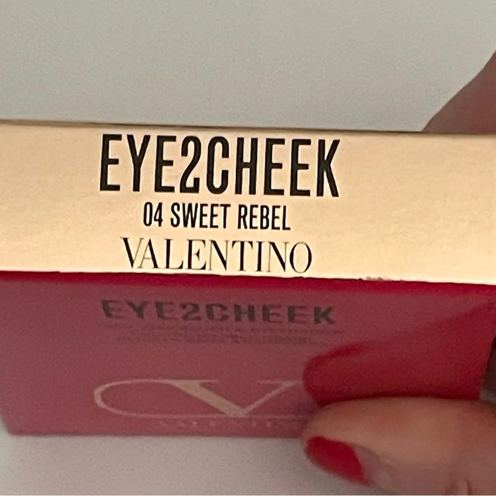 Valentino Eye2Cheek in #04-Sweet Rebel